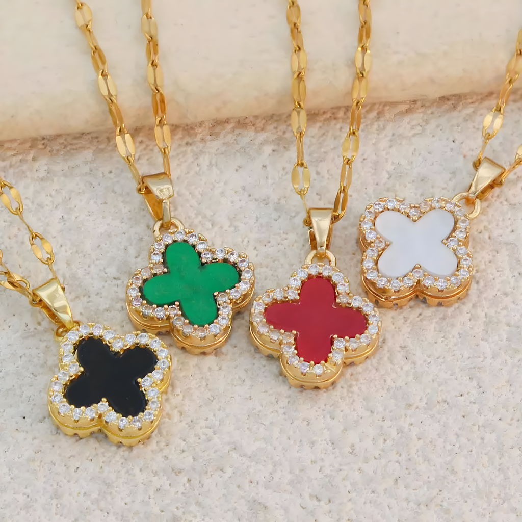 Lucent Charm Kette | Vergoldete Edelstahl Halskette mit Kleeblatt Anhänger